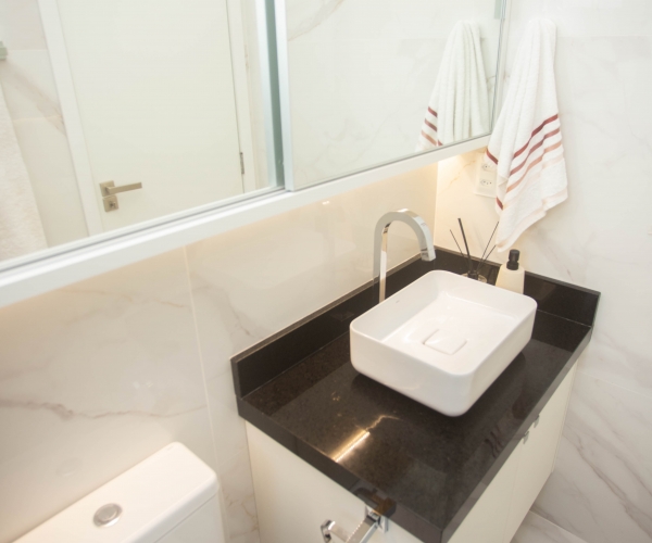 Apartamento Reformado e Mobiliado - 2 quartos com suíte