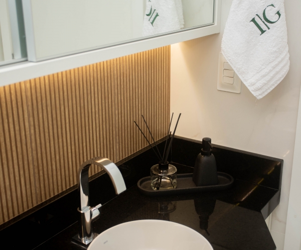 Apartamento Reformado e Mobiliado - 2 quartos com suíte