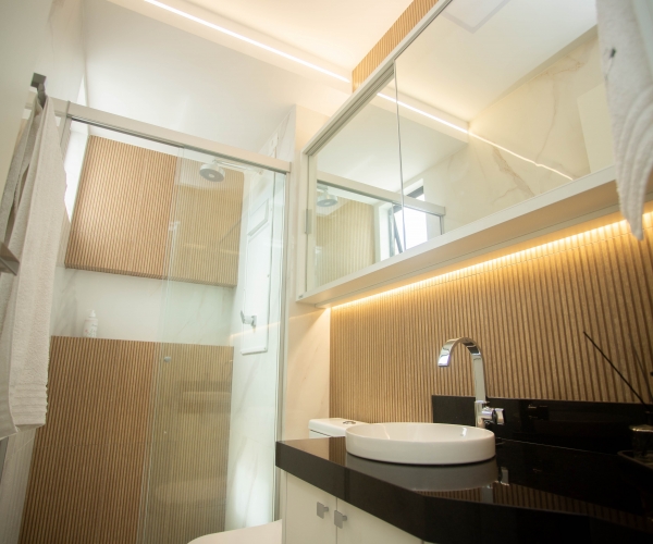 Apartamento Reformado e Mobiliado - 2 quartos com suíte