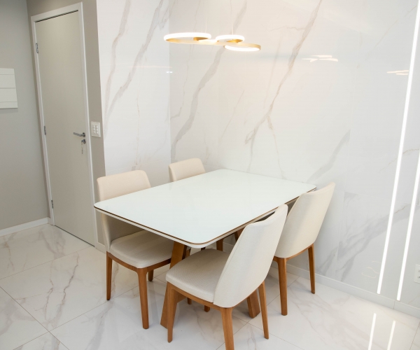 Apartamento Reformado e Mobiliado - 2 quartos com suíte