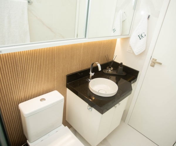 Apartamento Reformado e Mobiliado - 2 quartos com suíte